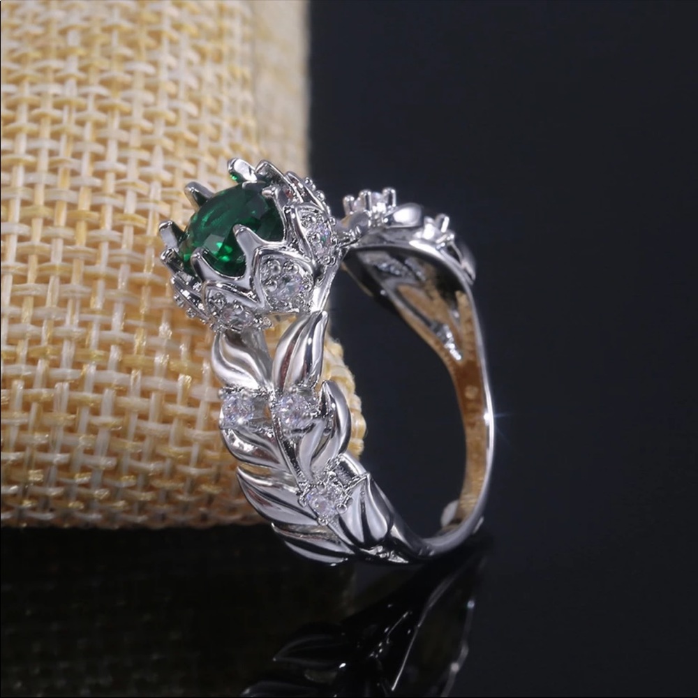 New Women’s 925 Silver Feather Green Emerald Ring